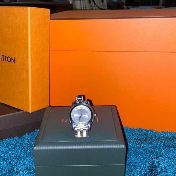 Gucci Watch Unisex Authentic - Picture 8 of 13